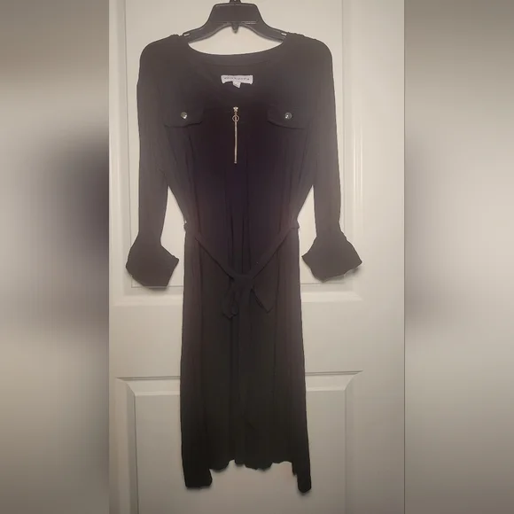 Black V-Neck Tie-Waist Midi Dress - Picture 5 of 8